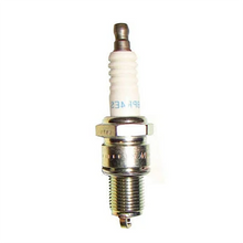 New M805853 Spark Plug for John Deere Tractor 737 757 797 GX335 X305R Z920R Z925A Z930A Engine Spare Part